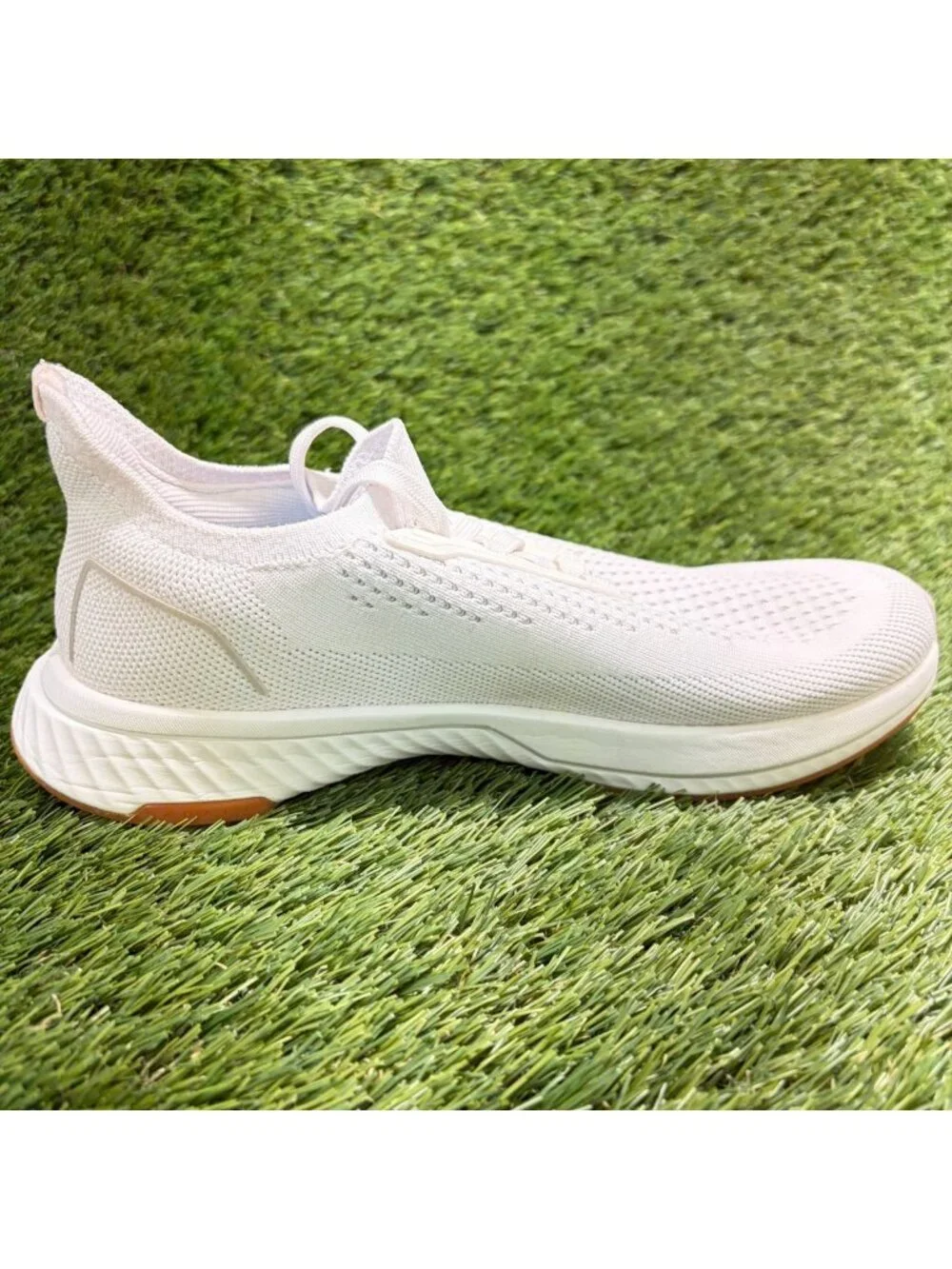 Flux Adapt Runner White Gum Womens Size 6.5 Running Athletic Walking Knit Shoes